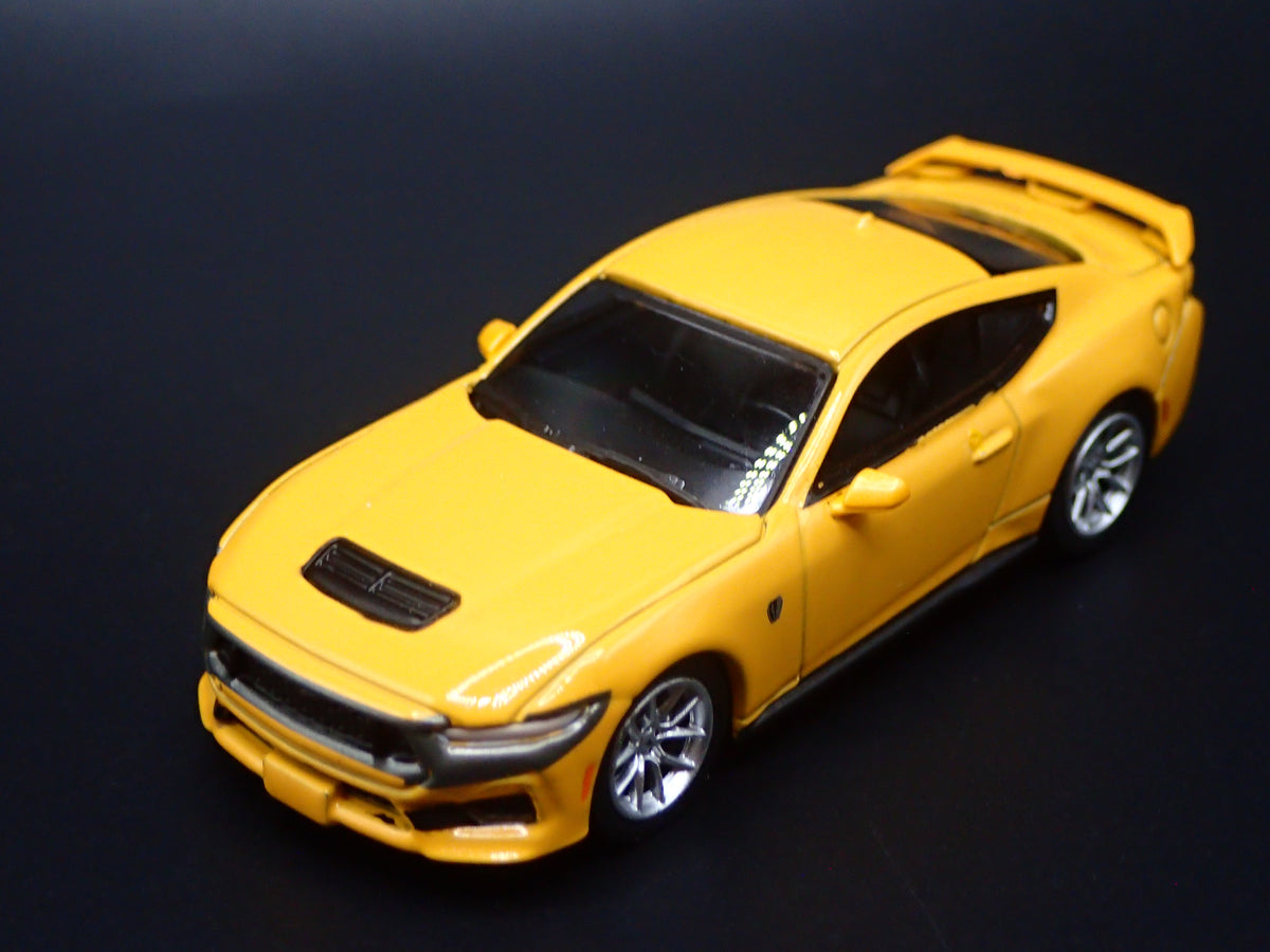 2024-2026 FORD MUSTANG DARK HORSE YELLOW 1:64 SCALE DIORAMA DIECAST MODEL CAR