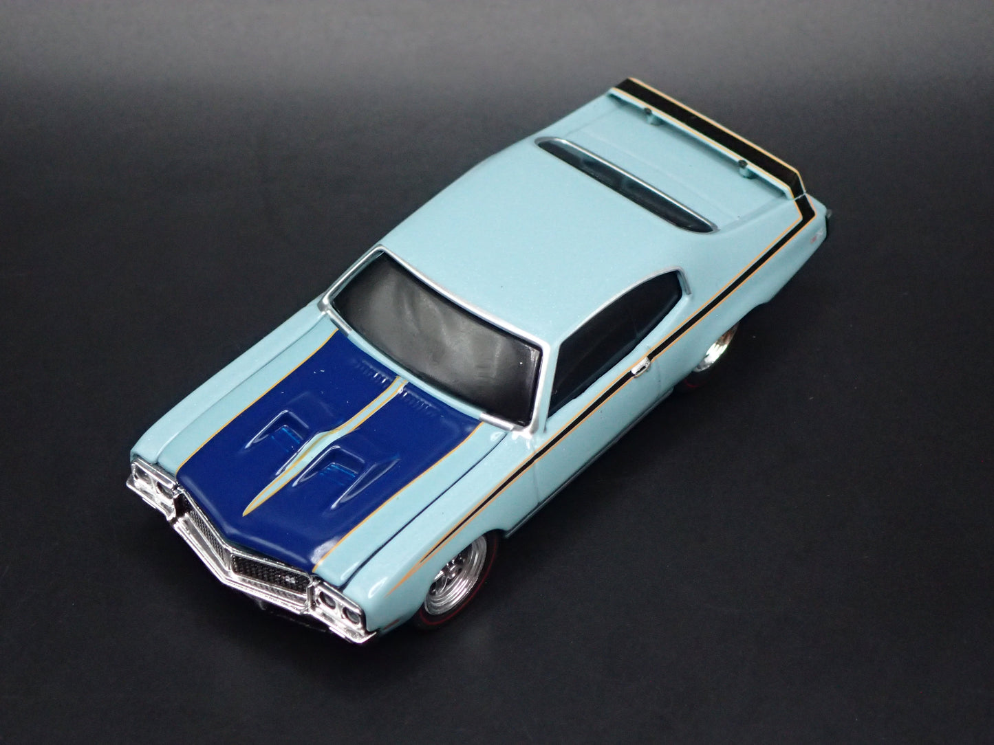1970 70 BUICK GSX MUSCLE CAR 1:64 SCALE COLLECTIBLE DIORAMA DIECAST MODEL CAR