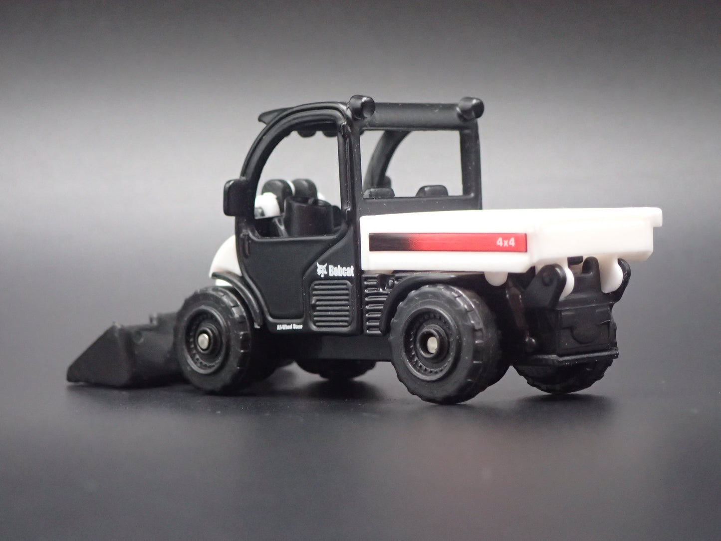 CONSTRUCTION SKID STEER BOBCAT LOADER WHITE 1:64 SCALE DIORAMA DIECAST MODEL CAR