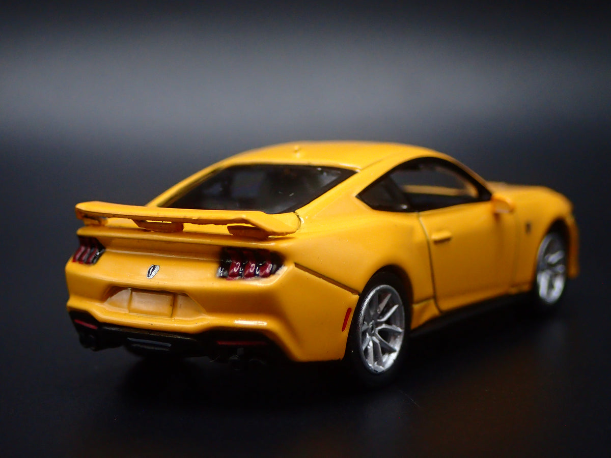 2024-2026 FORD MUSTANG DARK HORSE YELLOW 1:64 SCALE DIORAMA DIECAST MODEL CAR