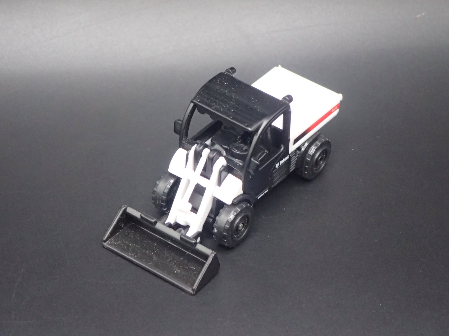 CONSTRUCTION SKID STEER BOBCAT LOADER WHITE 1:64 SCALE DIORAMA DIECAST MODEL CAR