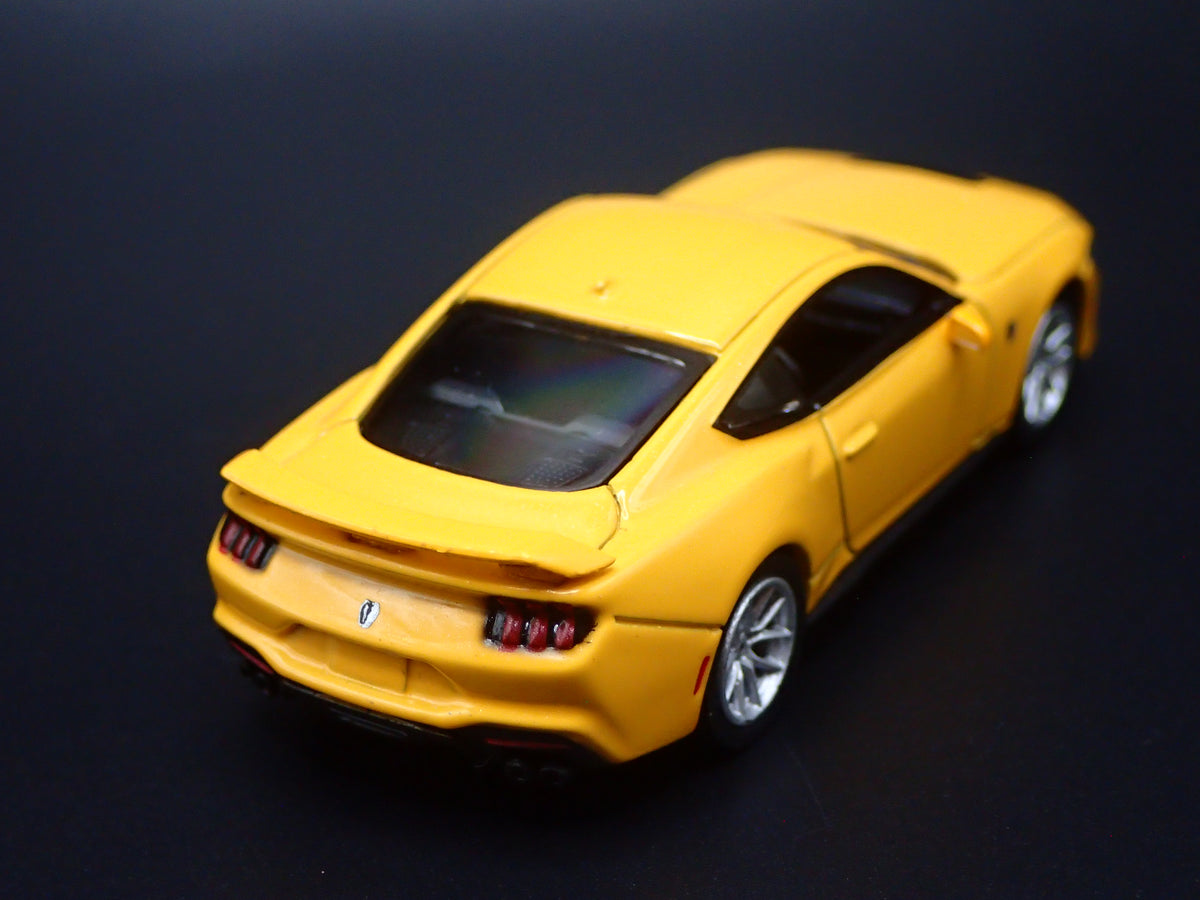 2024-2026 FORD MUSTANG DARK HORSE YELLOW 1:64 SCALE DIORAMA DIECAST MODEL CAR