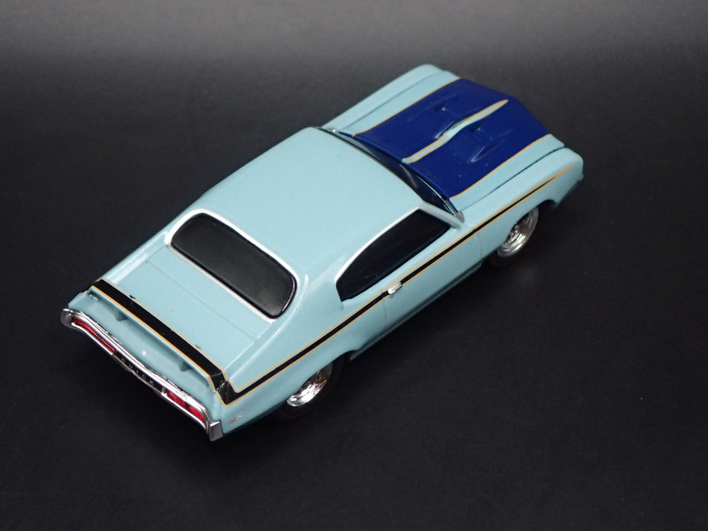 1970 70 BUICK GSX MUSCLE CAR 1:64 SCALE COLLECTIBLE DIORAMA DIECAST MODEL CAR