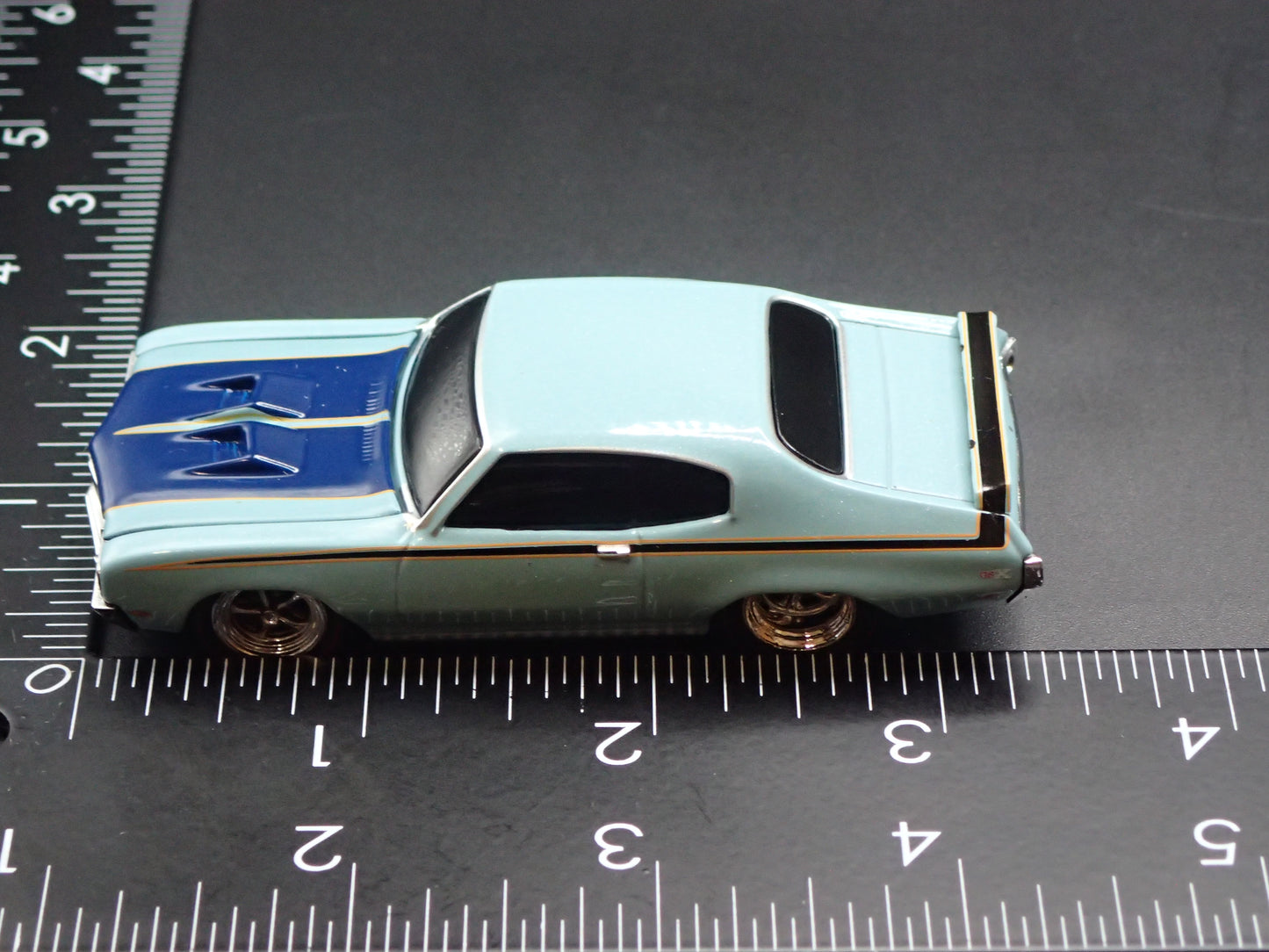 1970 70 BUICK GSX MUSCLE CAR 1:64 SCALE COLLECTIBLE DIORAMA DIECAST MODEL CAR