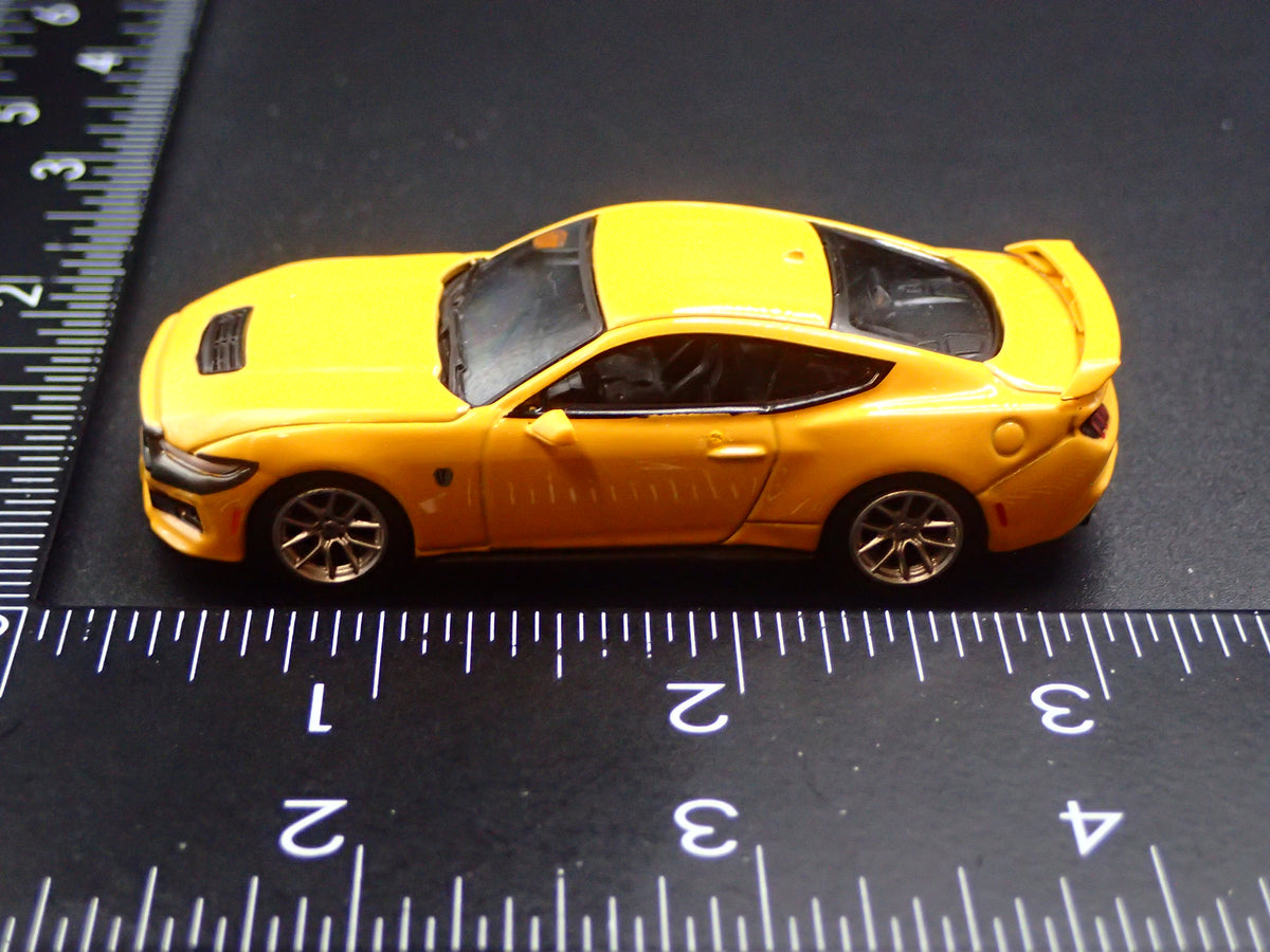 2024-2026 FORD MUSTANG DARK HORSE YELLOW 1:64 SCALE DIORAMA DIECAST MODEL CAR