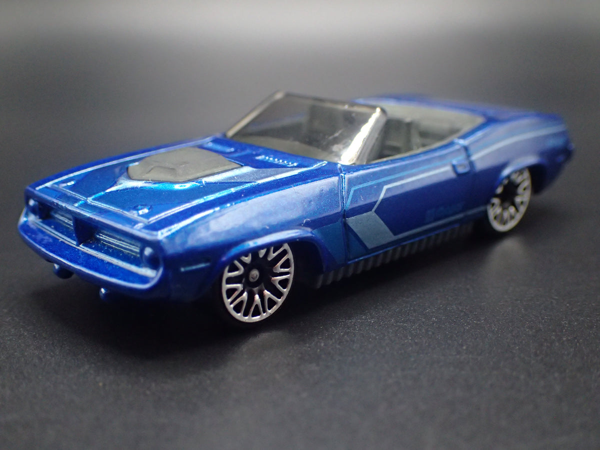 1970 70 PLYMOUTH CUDA CONVERTIBLE BLUE 1:64 SCALE DIORAMA DIECAST MODEL CAR