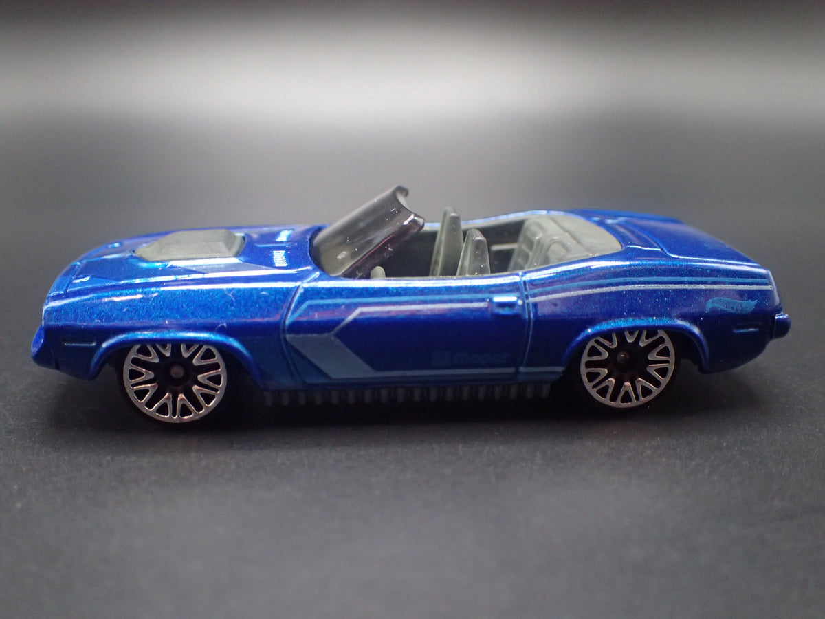 1970 70 PLYMOUTH CUDA CONVERTIBLE BLUE 1:64 SCALE DIORAMA DIECAST MODEL CAR