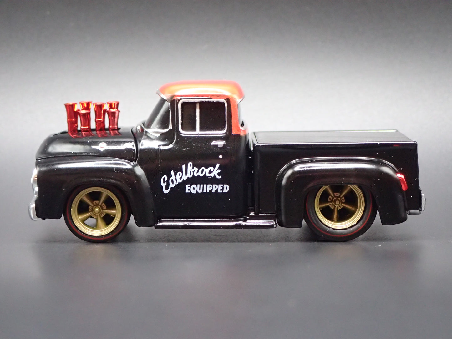 1956 56 FORD F100 PICKUP TRUCK EDELBROCK 1:64 SCALE DIORAMA DIECAST MODEL CAR
