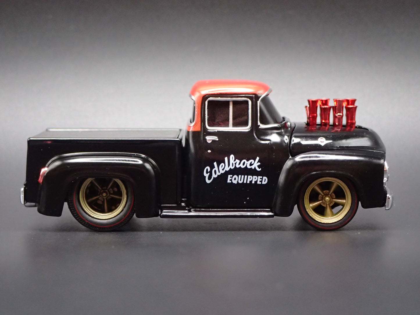 1956 56 FORD F100 PICKUP TRUCK EDELBROCK 1:64 SCALE DIORAMA DIECAST MODEL CAR