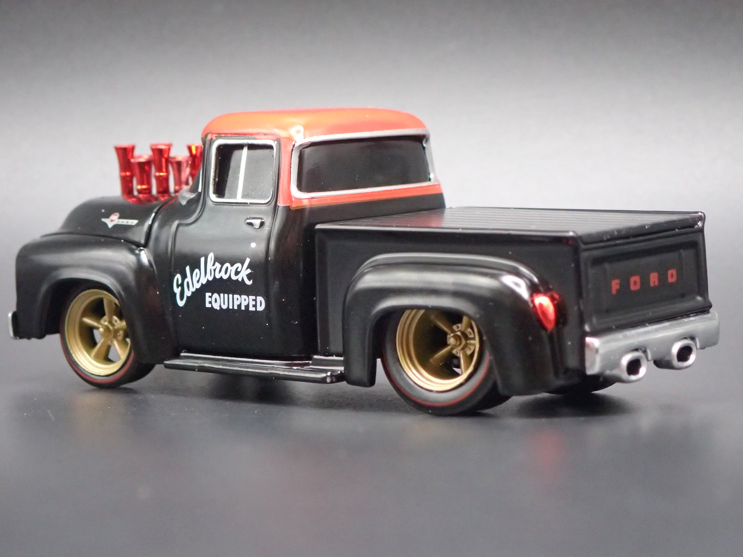 1956 56 FORD F100 PICKUP TRUCK EDELBROCK 1:64 SCALE DIORAMA DIECAST MODEL CAR