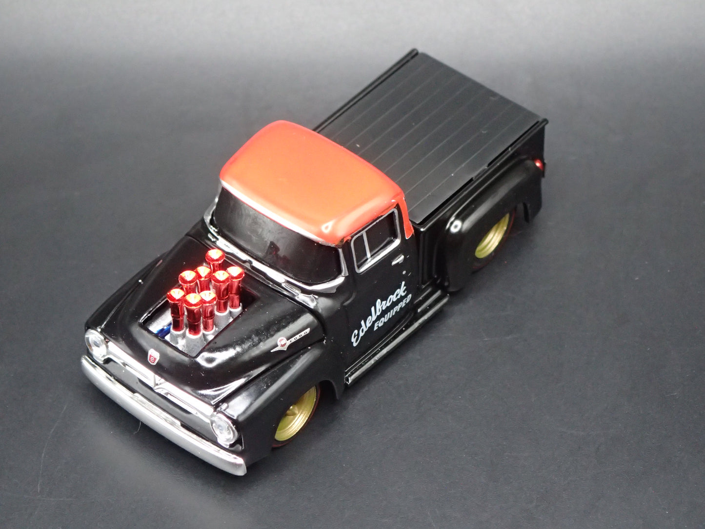 1956 56 FORD F100 PICKUP TRUCK EDELBROCK 1:64 SCALE DIORAMA DIECAST MODEL CAR