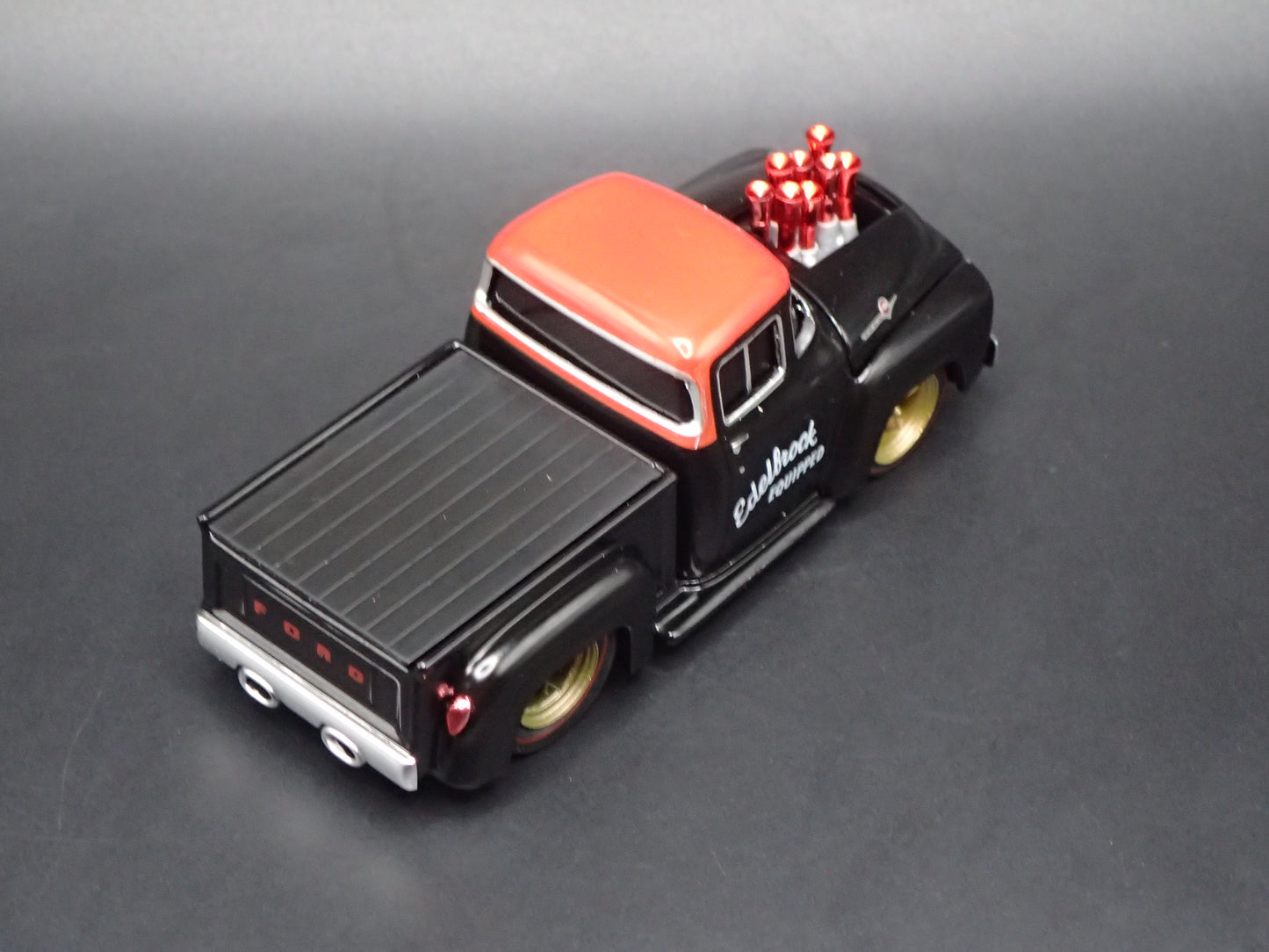 1956 56 FORD F100 PICKUP TRUCK EDELBROCK 1:64 SCALE DIORAMA DIECAST MODEL CAR