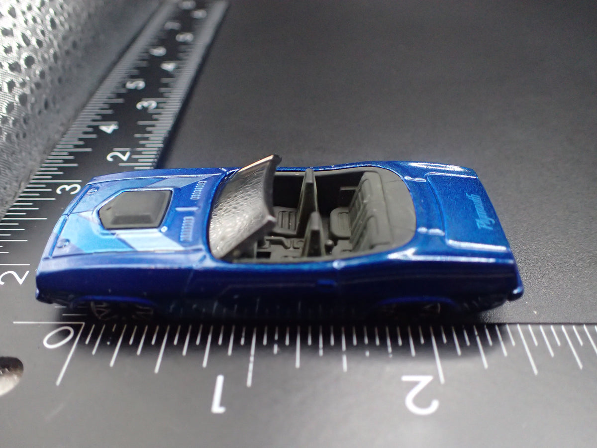 1970 70 PLYMOUTH CUDA CONVERTIBLE BLUE 1:64 SCALE DIORAMA DIECAST MODEL CAR