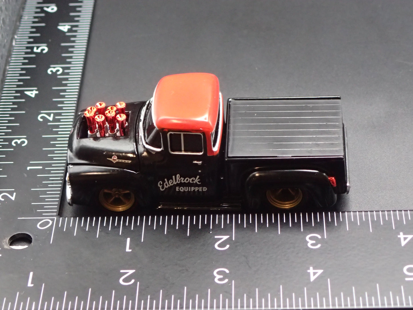 1956 56 FORD F100 PICKUP TRUCK EDELBROCK 1:64 SCALE DIORAMA DIECAST MODEL CAR