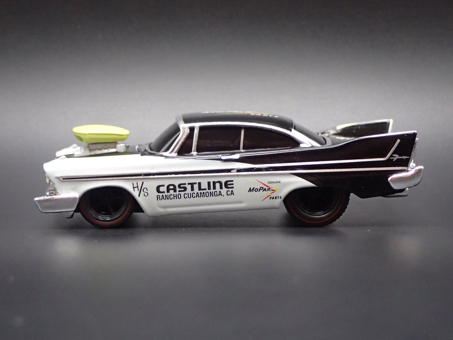 1958 58 PLYMOUTH FURY 1/64 SCALE COLLECTIBLE DIORAMA DIECAST MODEL CAR