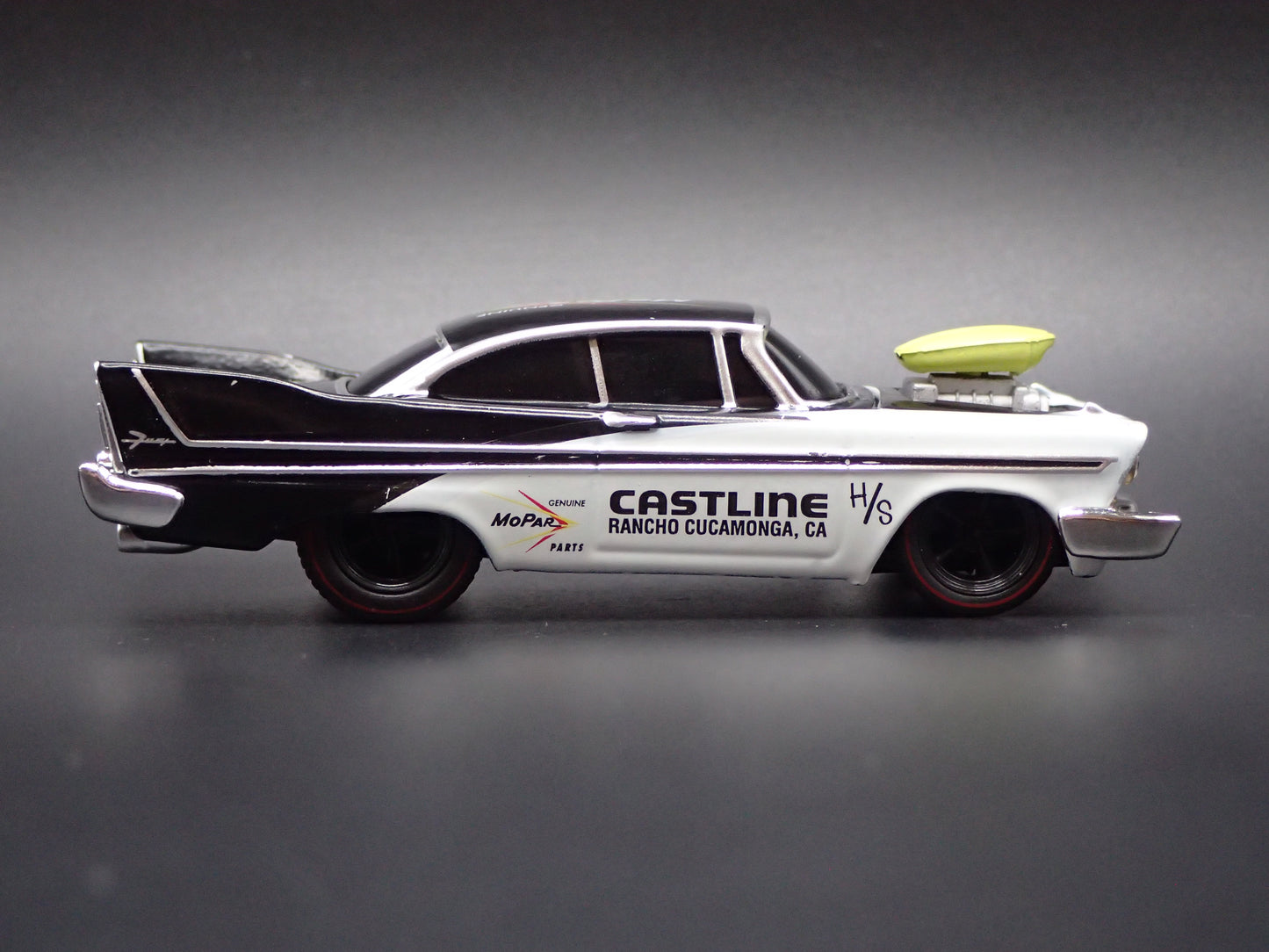 1958 58 PLYMOUTH FURY 1/64 SCALE COLLECTIBLE DIORAMA DIECAST MODEL CAR