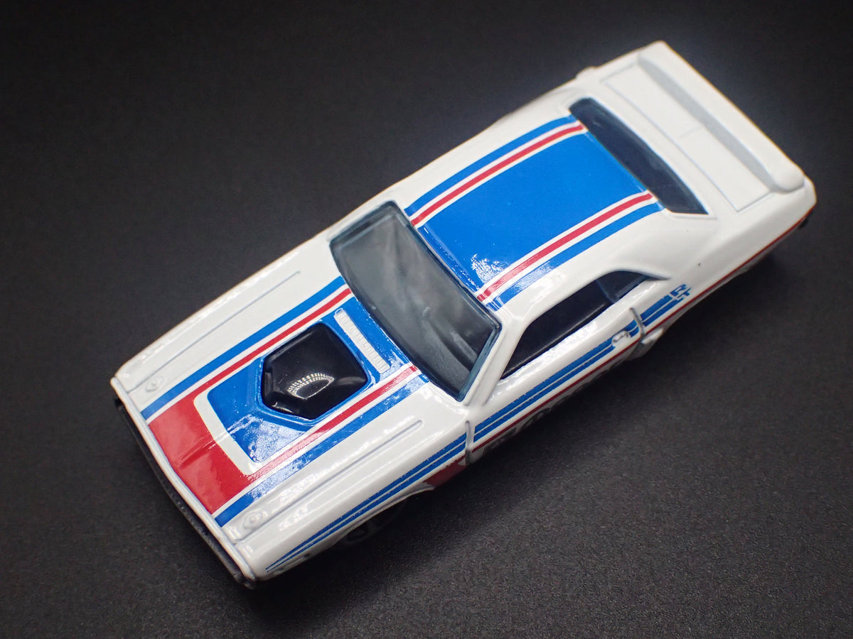 1970 70 DODGE CHALLENGER HEMI 1:64 SCALE COLLECTIBLE DIORAMA DIECAST MODEL CAR