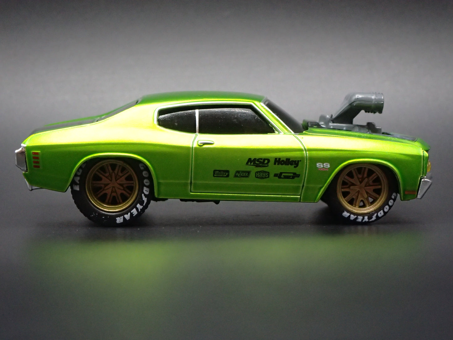 1970 70 CHEVY CHEVROLET CHEVELLE SS GREEN 1:64 SCALE DIORAMA DIECAST MODEL CAR