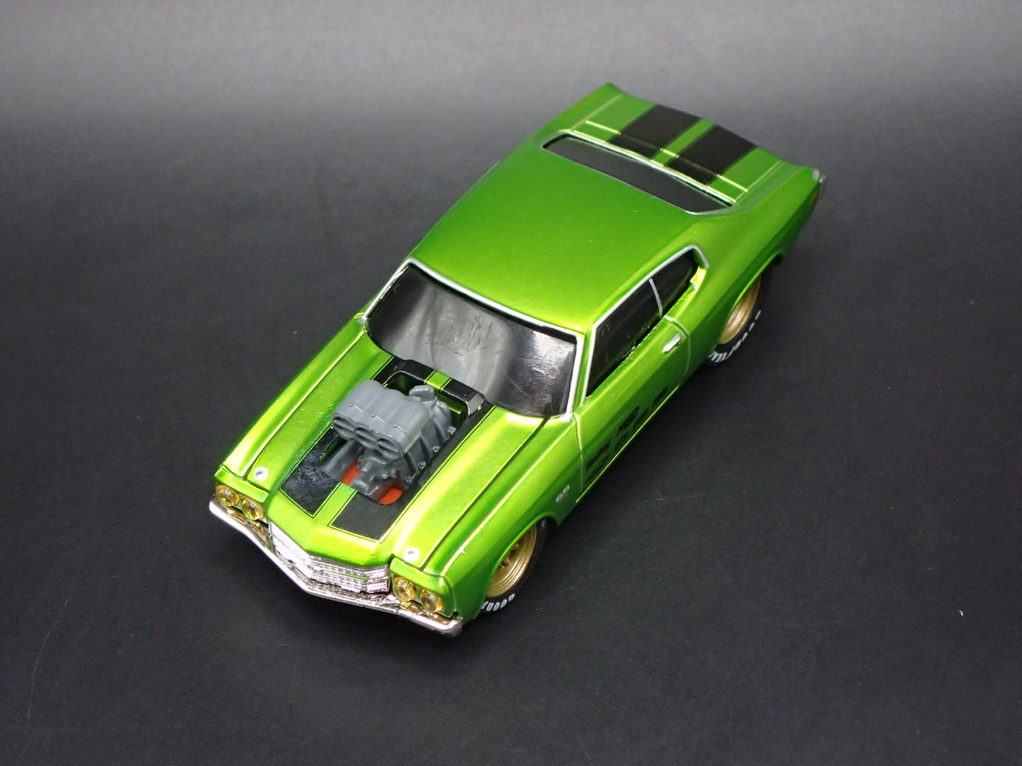 1970 70 CHEVY CHEVROLET CHEVELLE SS GREEN 1:64 SCALE DIORAMA DIECAST MODEL CAR