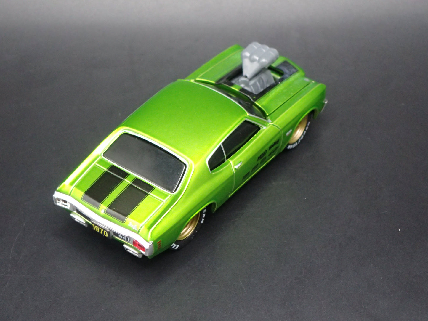 1970 70 CHEVY CHEVROLET CHEVELLE SS GREEN 1:64 SCALE DIORAMA DIECAST MODEL CAR