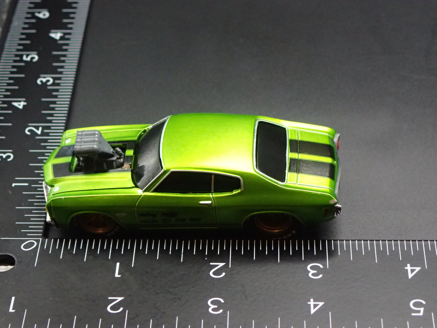1970 70 CHEVY CHEVROLET CHEVELLE SS GREEN 1:64 SCALE DIORAMA DIECAST MODEL CAR
