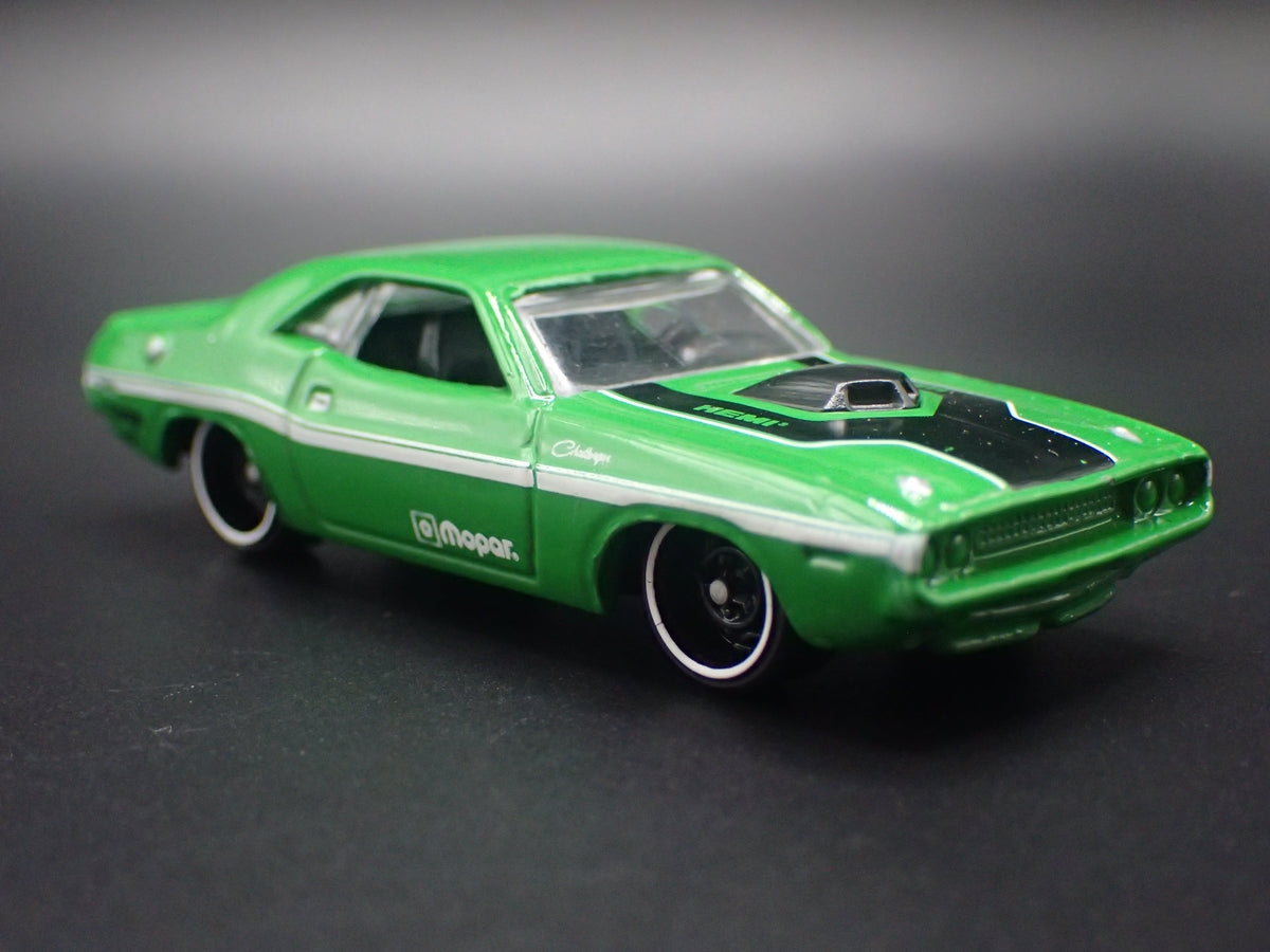 1970 70 DODGE CHALLENGER HEMI GREEN 1:64 SCALE COLLECTIBLE DIECAST MODEL CAR