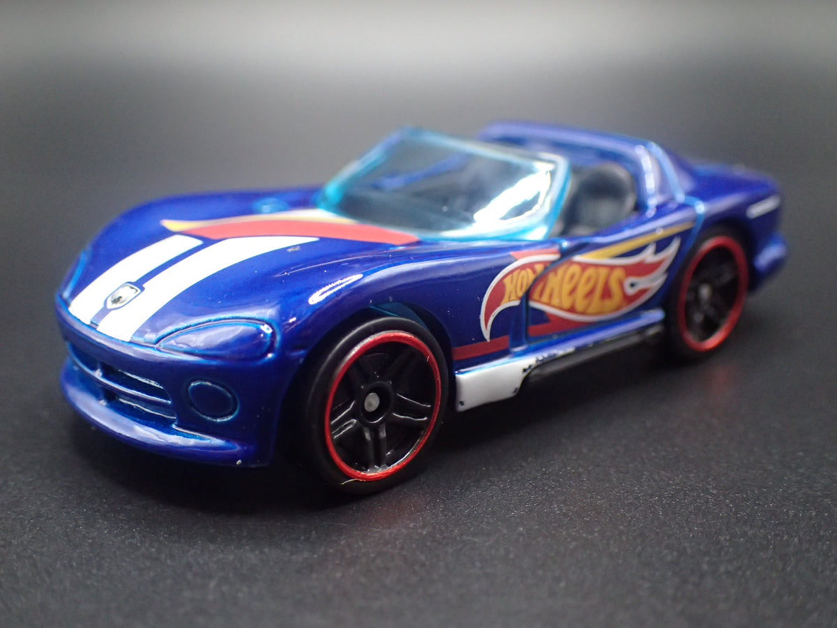 1992-1996 DODGE VIPER RT/10 1/64 SCALE COLLECTIBLE DIORAMA DIECAST MODEL CAR