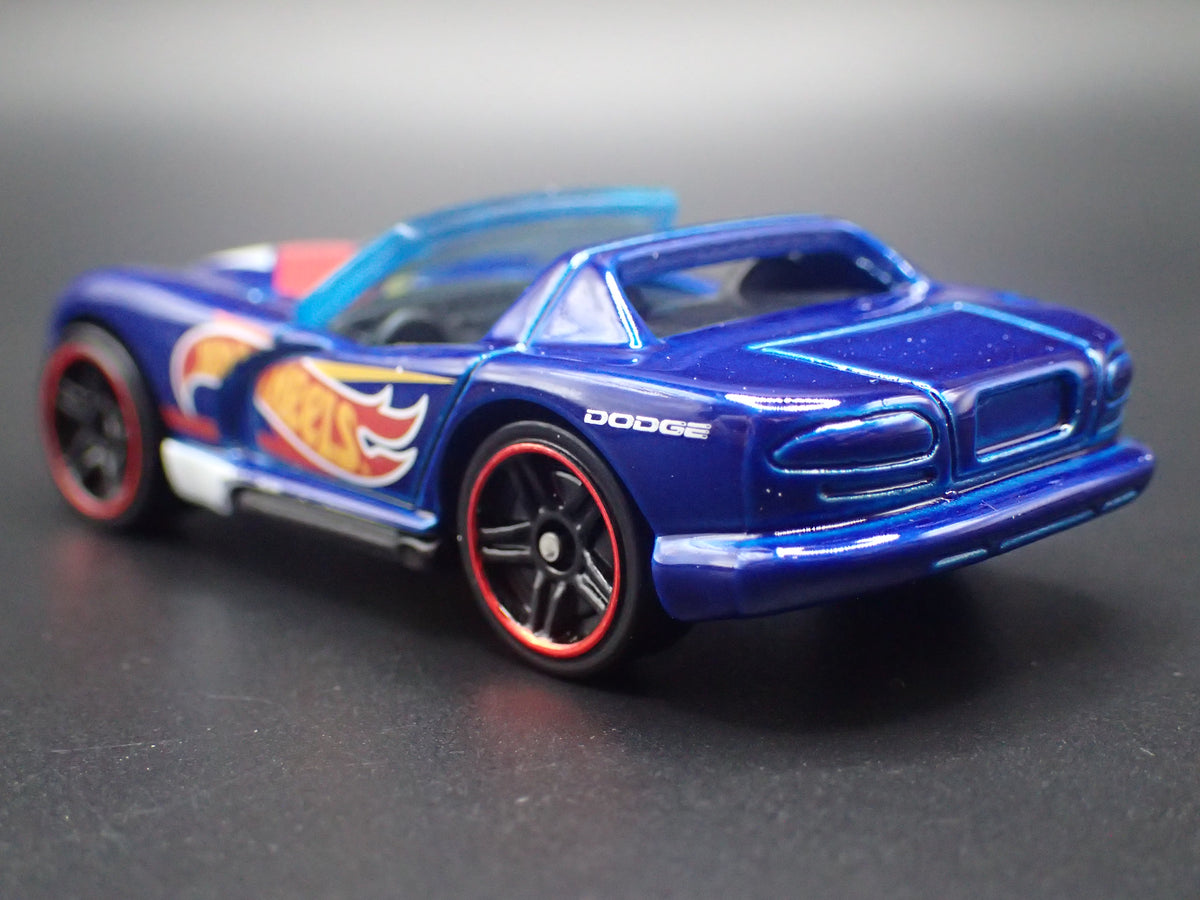 1992-1996 DODGE VIPER RT/10 1/64 SCALE COLLECTIBLE DIORAMA DIECAST MODEL CAR