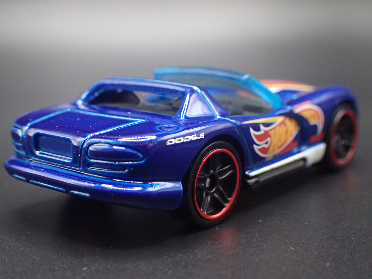 1992-1996 DODGE VIPER RT/10 1/64 SCALE COLLECTIBLE DIORAMA DIECAST MODEL CAR