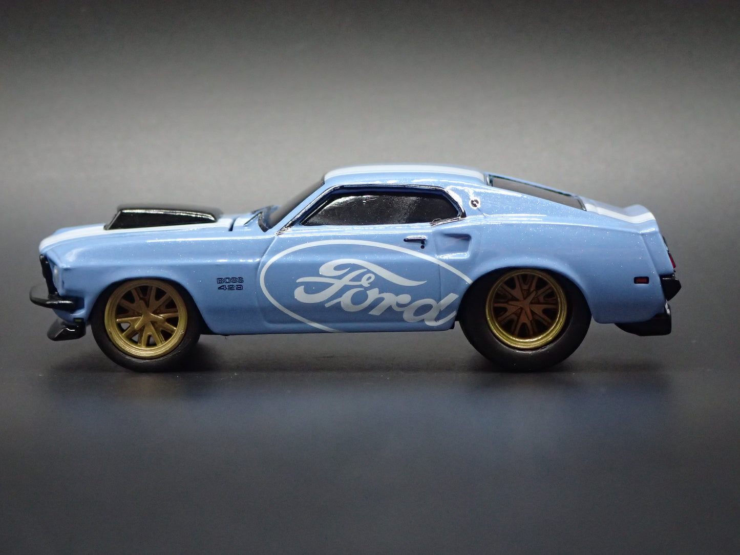 1969 69 FORD MUSTANG BOSS 429 FASTBACK BLUE 1/64 SCALE DIORAMA DIECAST MODEL CAR