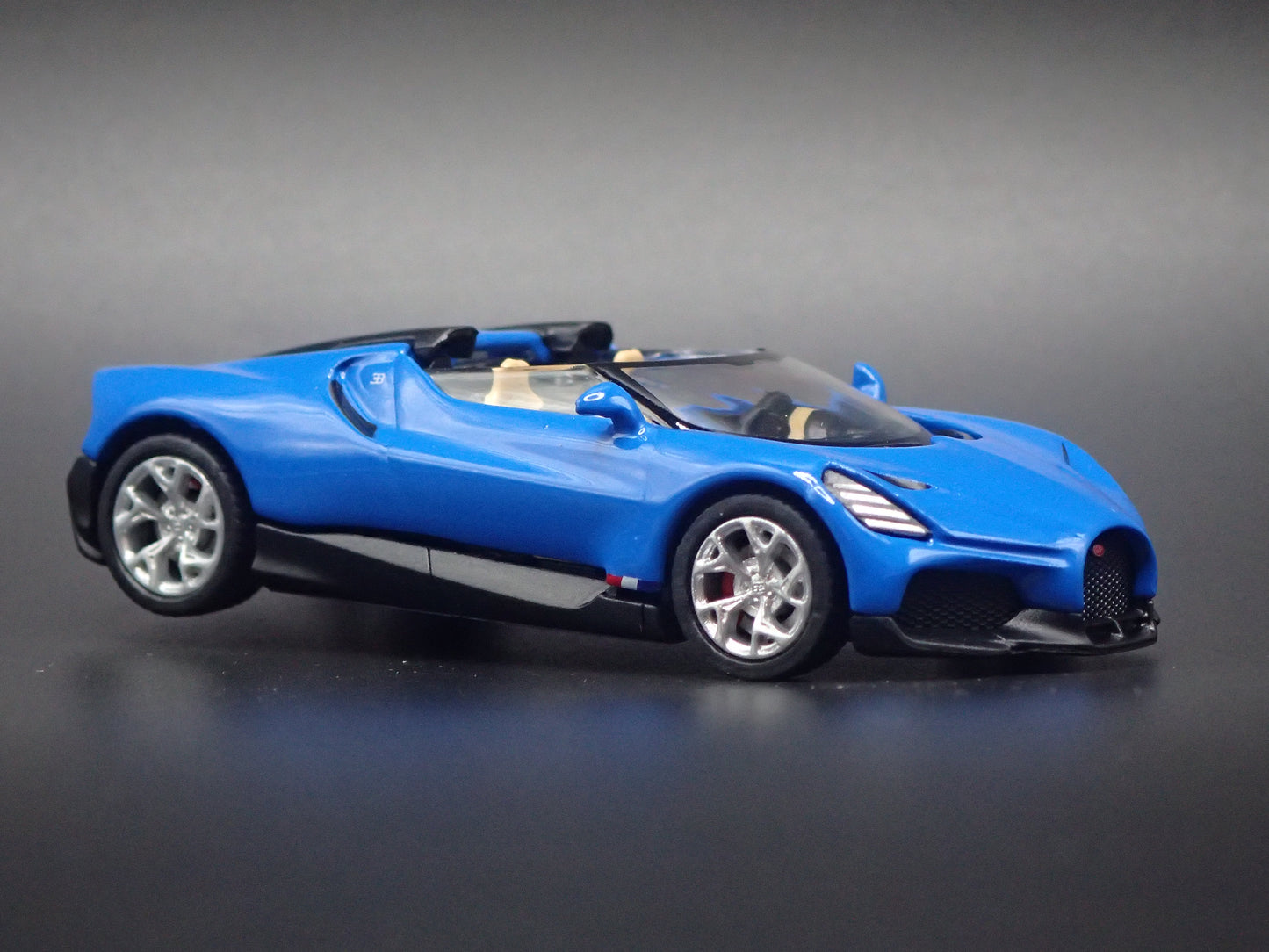 2024-2025 BUGATTI W16 MISTRAL 1:64 SCALE COLLECTIBLE DIORAMA DIECAST MODEL CAR