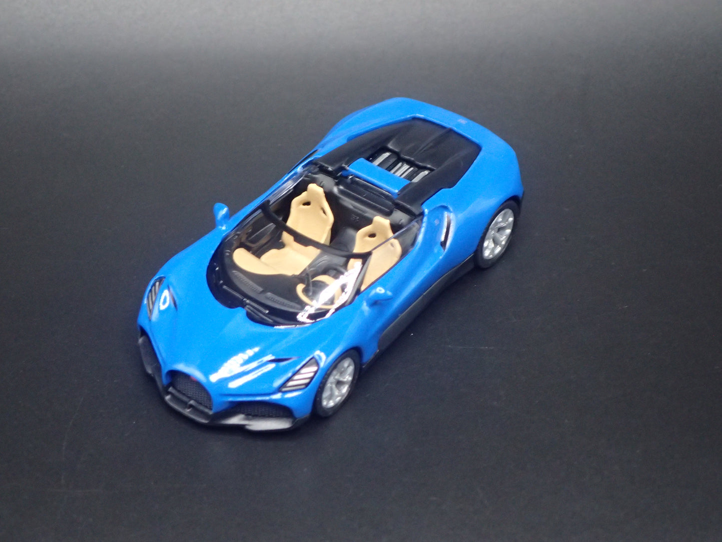 2024-2025 BUGATTI W16 MISTRAL 1:64 SCALE COLLECTIBLE DIORAMA DIECAST MODEL CAR