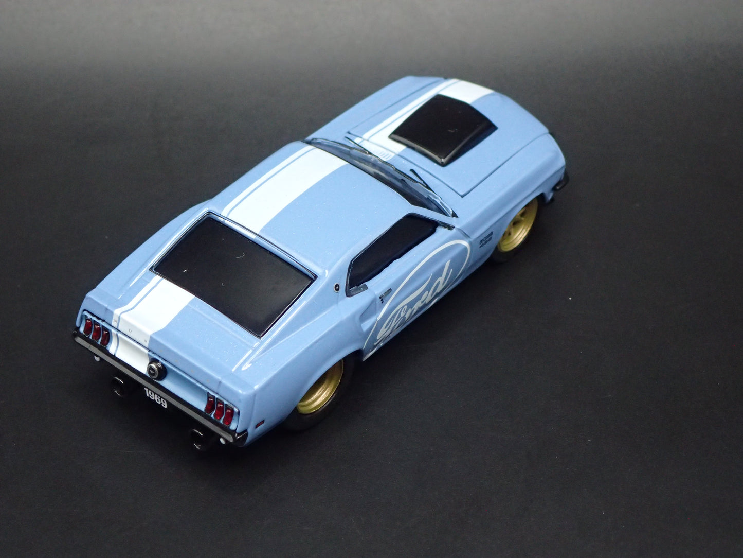 1969 69 FORD MUSTANG BOSS 429 FASTBACK BLUE 1/64 SCALE DIORAMA DIECAST MODEL CAR