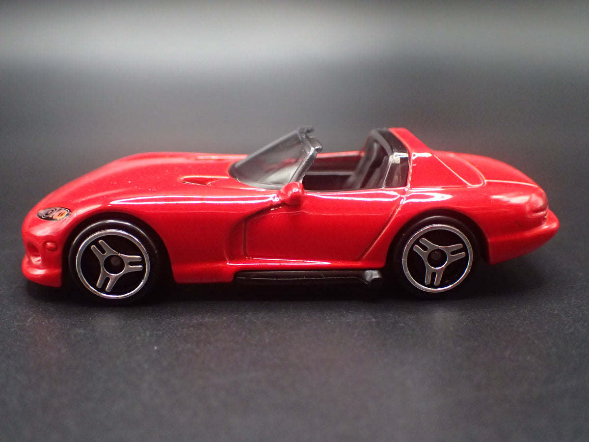 1992-1996 DODGE VIPER RT/10 1/64 SCALE COLLECTIBLE DIORAMA DIECAST MODEL CAR