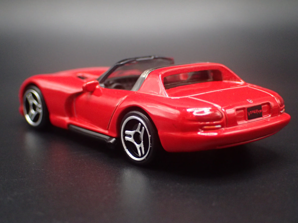 1992-1996 DODGE VIPER RT/10 1/64 SCALE COLLECTIBLE DIORAMA DIECAST MODEL CAR