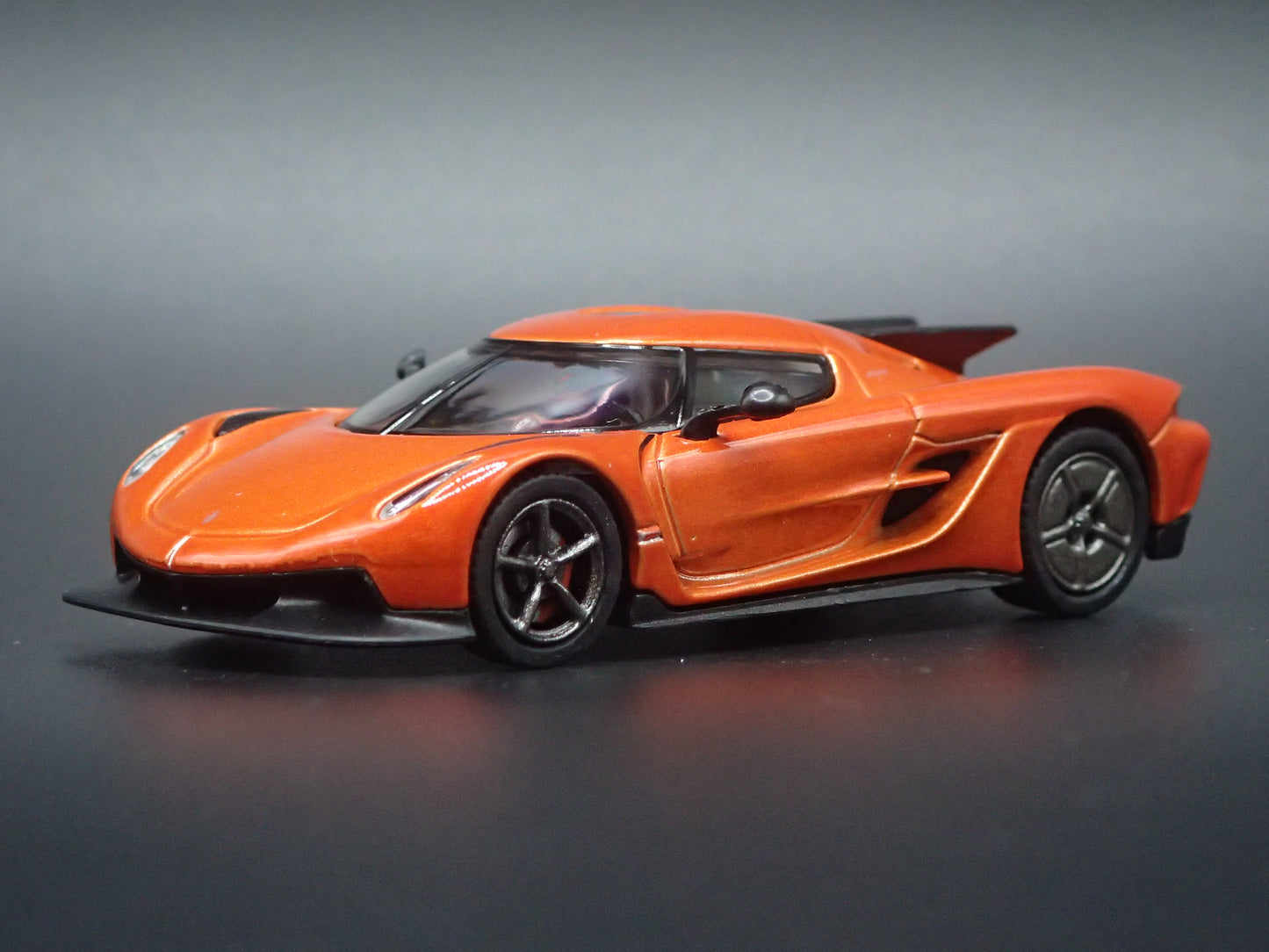2021-2025 KOENIGSEGG JESKO ABSOLUT SUPER CAR 1:64 SCALE DIORAMA DIECAST MODEL CAR