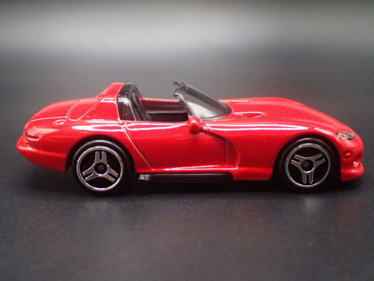 1992-1996 DODGE VIPER RT/10 1/64 SCALE COLLECTIBLE DIORAMA DIECAST MODEL CAR