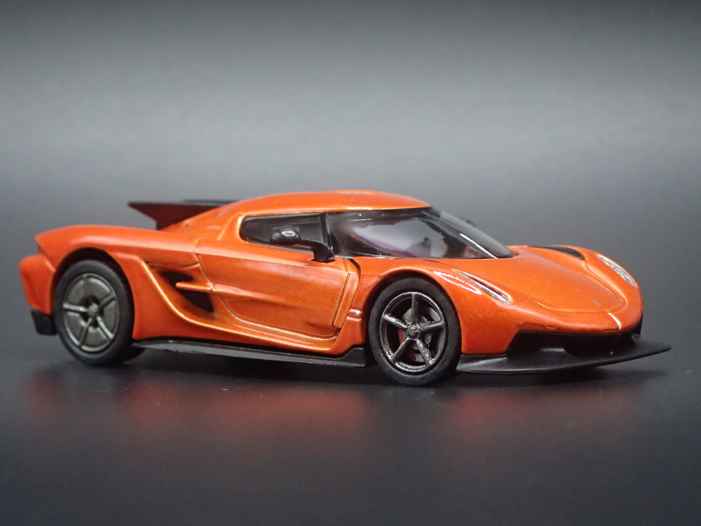 2021-2025 KOENIGSEGG JESKO ABSOLUT SUPER CAR 1:64 SCALE DIORAMA DIECAST MODEL CAR