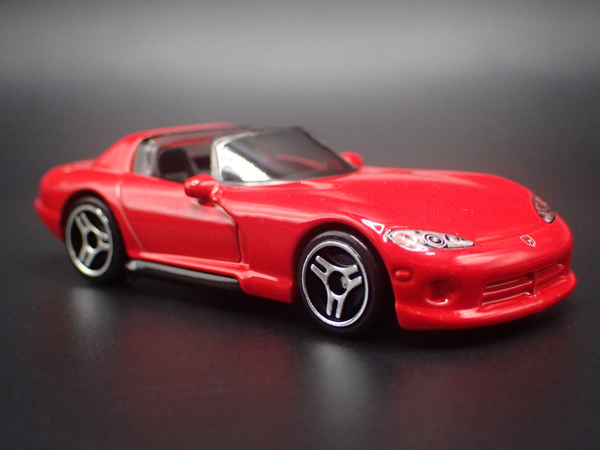 1992-1996 DODGE VIPER RT/10 1/64 SCALE COLLECTIBLE DIORAMA DIECAST MODEL CAR