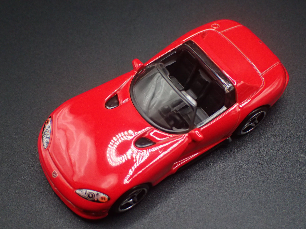 1992-1996 DODGE VIPER RT/10 1/64 SCALE COLLECTIBLE DIORAMA DIECAST MODEL CAR