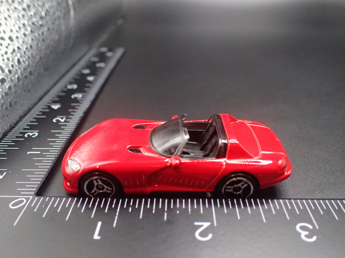 1992-1996 DODGE VIPER RT/10 1/64 SCALE COLLECTIBLE DIORAMA DIECAST MODEL CAR