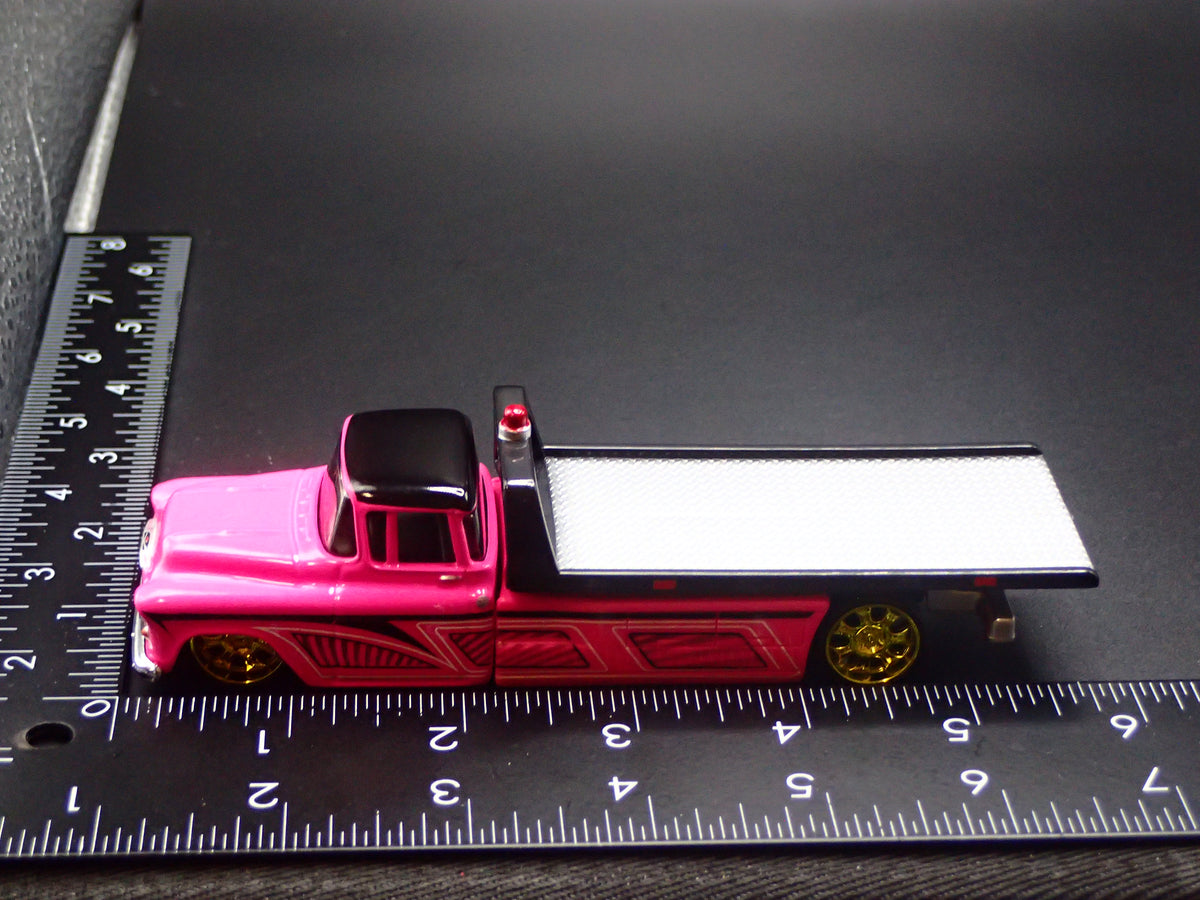 1957 CHEVY CHEVROLET FLATBED RAMP TRUCK TOW TRUCK 1:64 SCALE DIECAST MODEL CAR