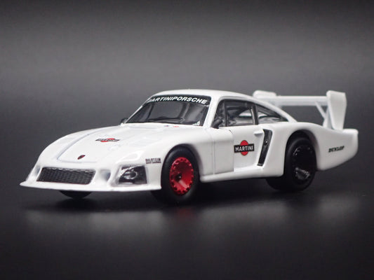 PORSCHE 935-78 RACING MOBY DICK MARTINI 1:64 SCALE DIORAMA DIECAST MODEL CAR