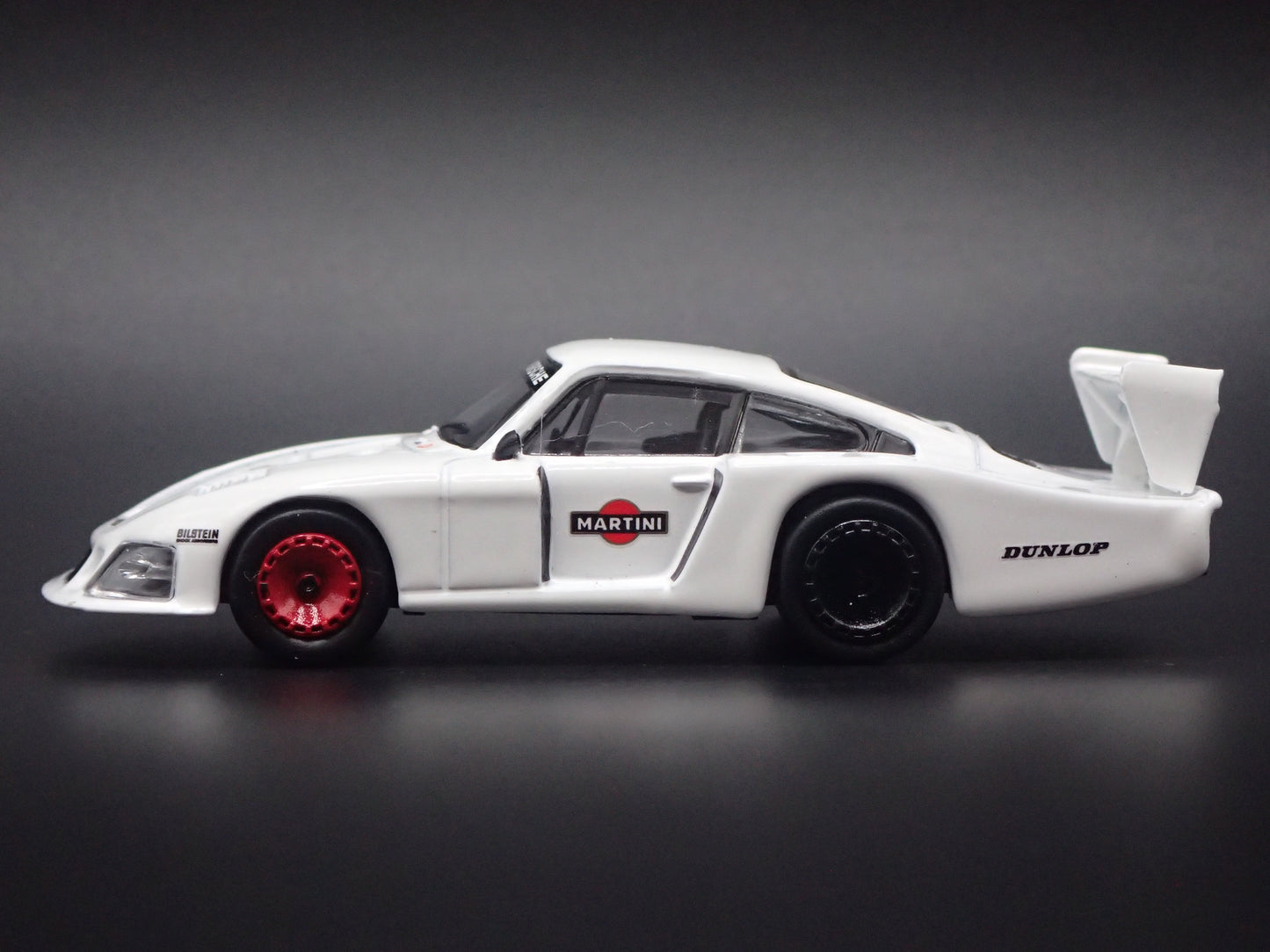 PORSCHE 935-78 RACING MOBY DICK MARTINI 1:64 SCALE DIORAMA DIECAST MODEL CAR