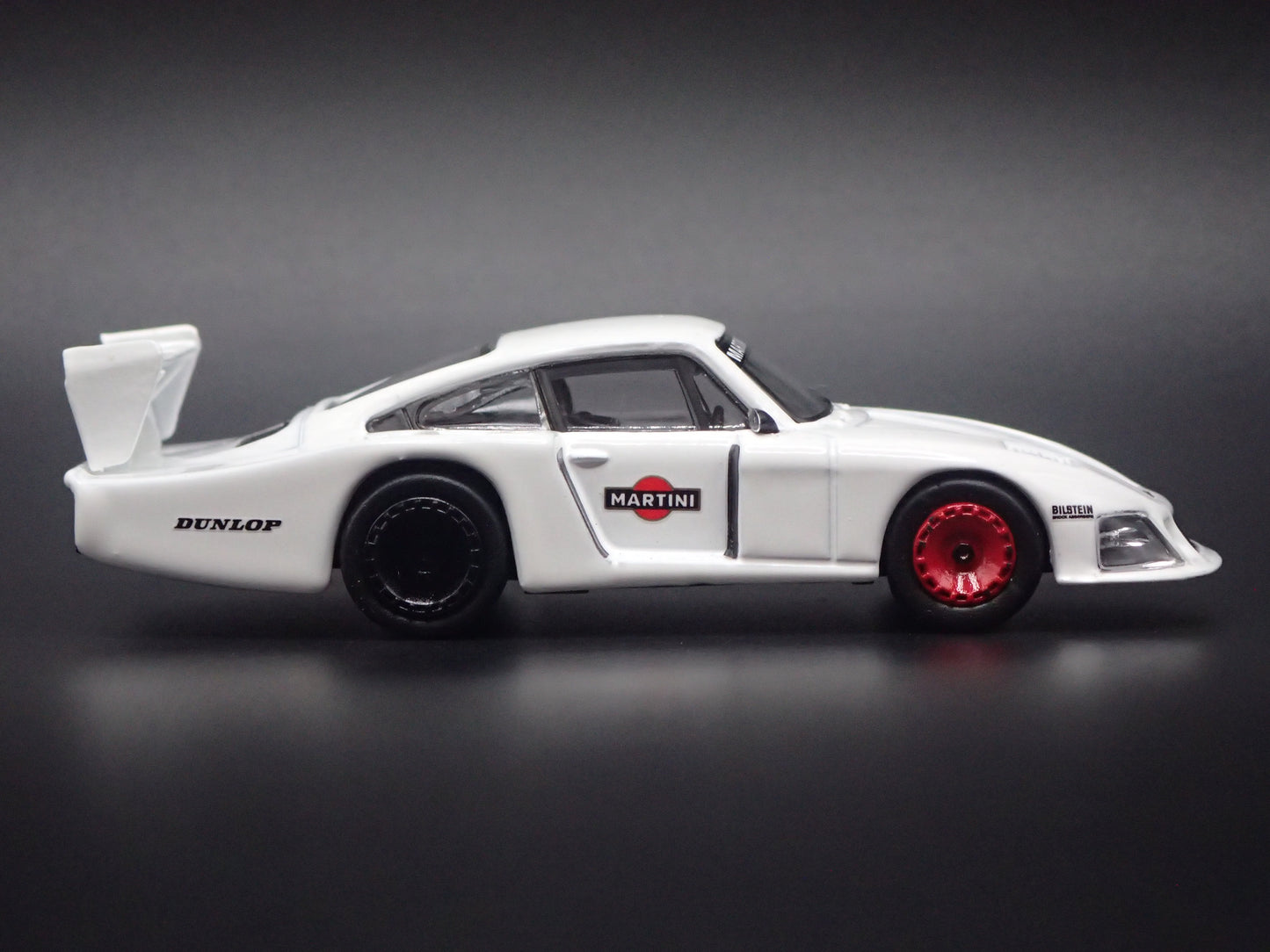 PORSCHE 935-78 RACING MOBY DICK MARTINI 1:64 SCALE DIORAMA DIECAST MODEL CAR