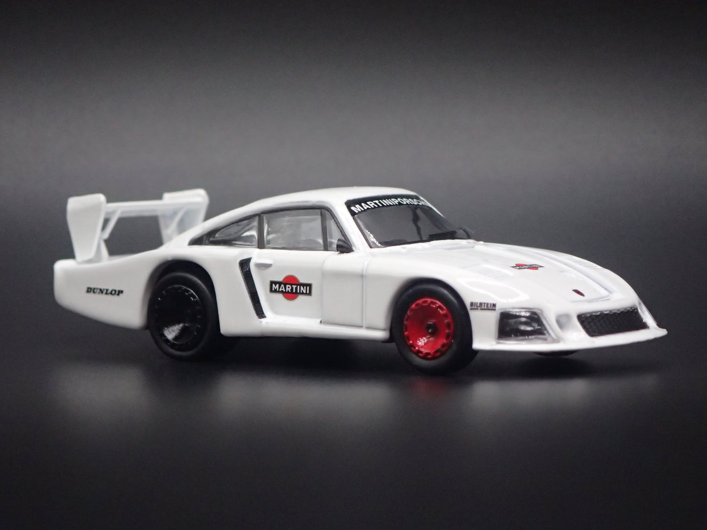 PORSCHE 935-78 RACING MOBY DICK MARTINI 1:64 SCALE DIORAMA DIECAST MODEL CAR
