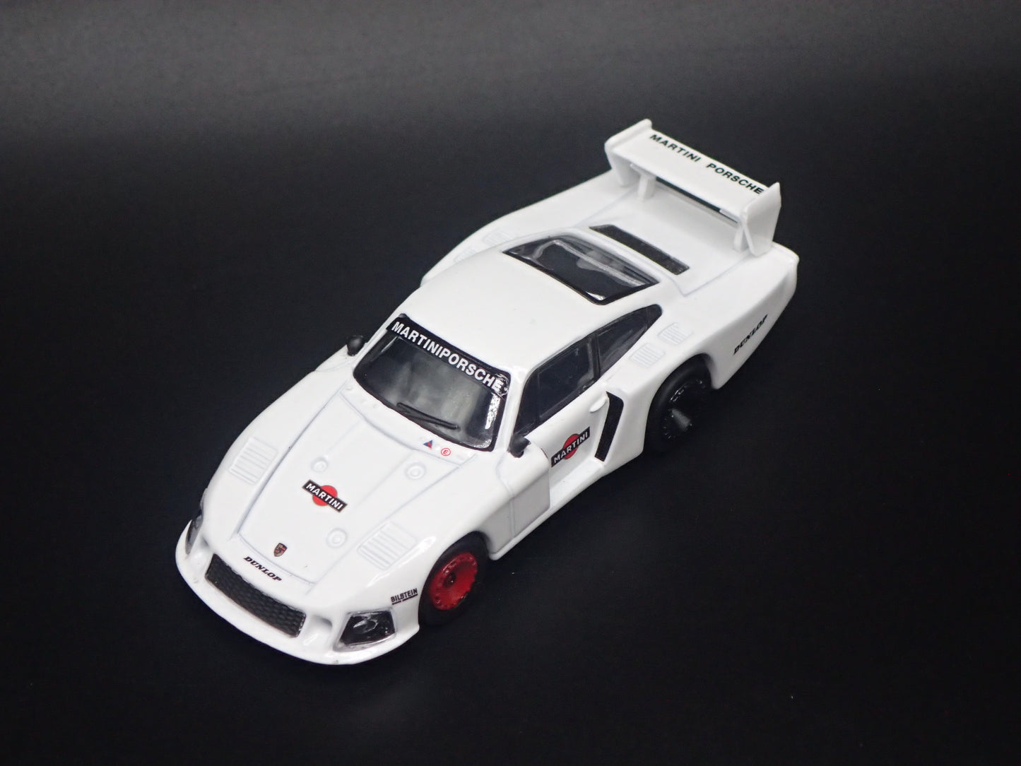 PORSCHE 935-78 RACING MOBY DICK MARTINI 1:64 SCALE DIORAMA DIECAST MODEL CAR