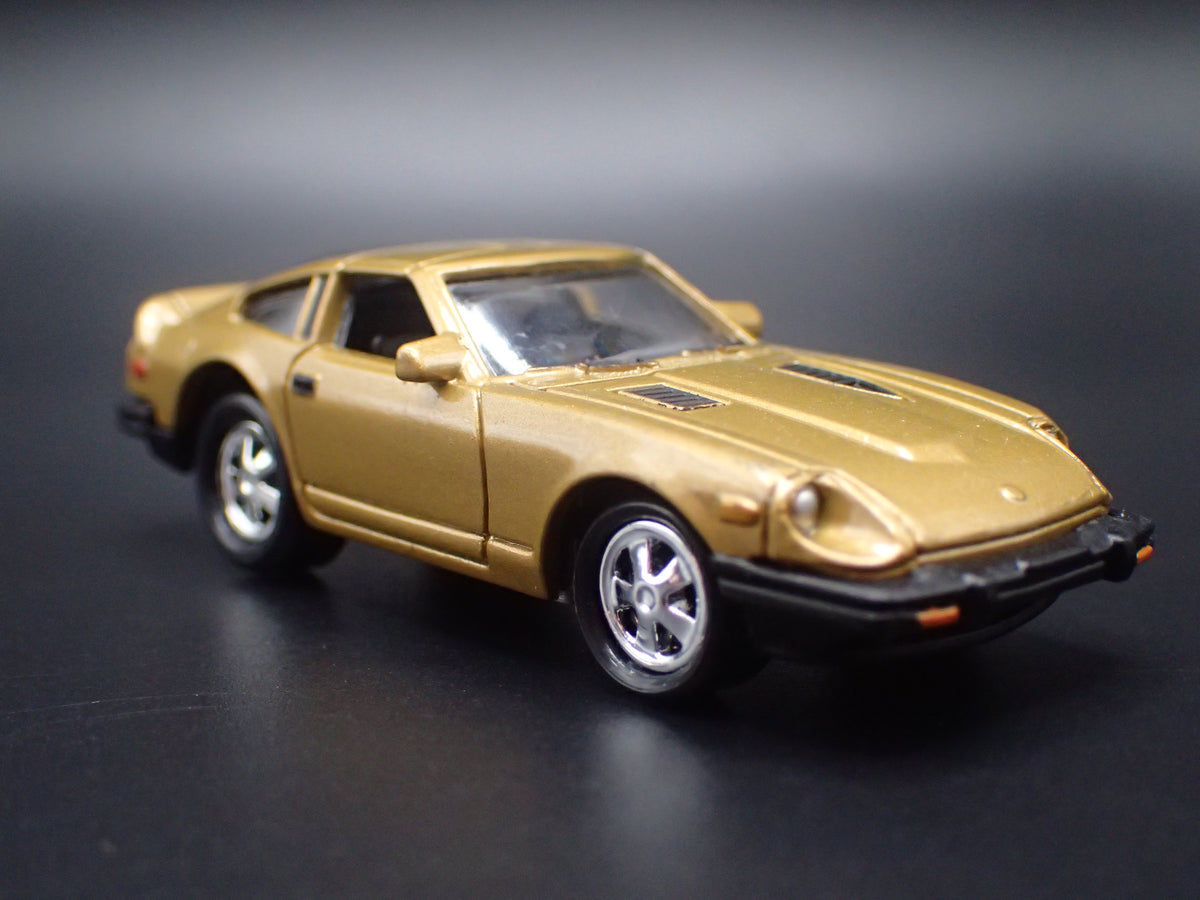 1981 81 DATSUN 280ZX TURBO GOLD 1:64 SCALE COLLECTIBLE DIORAMA DIECAST MODEL CAR