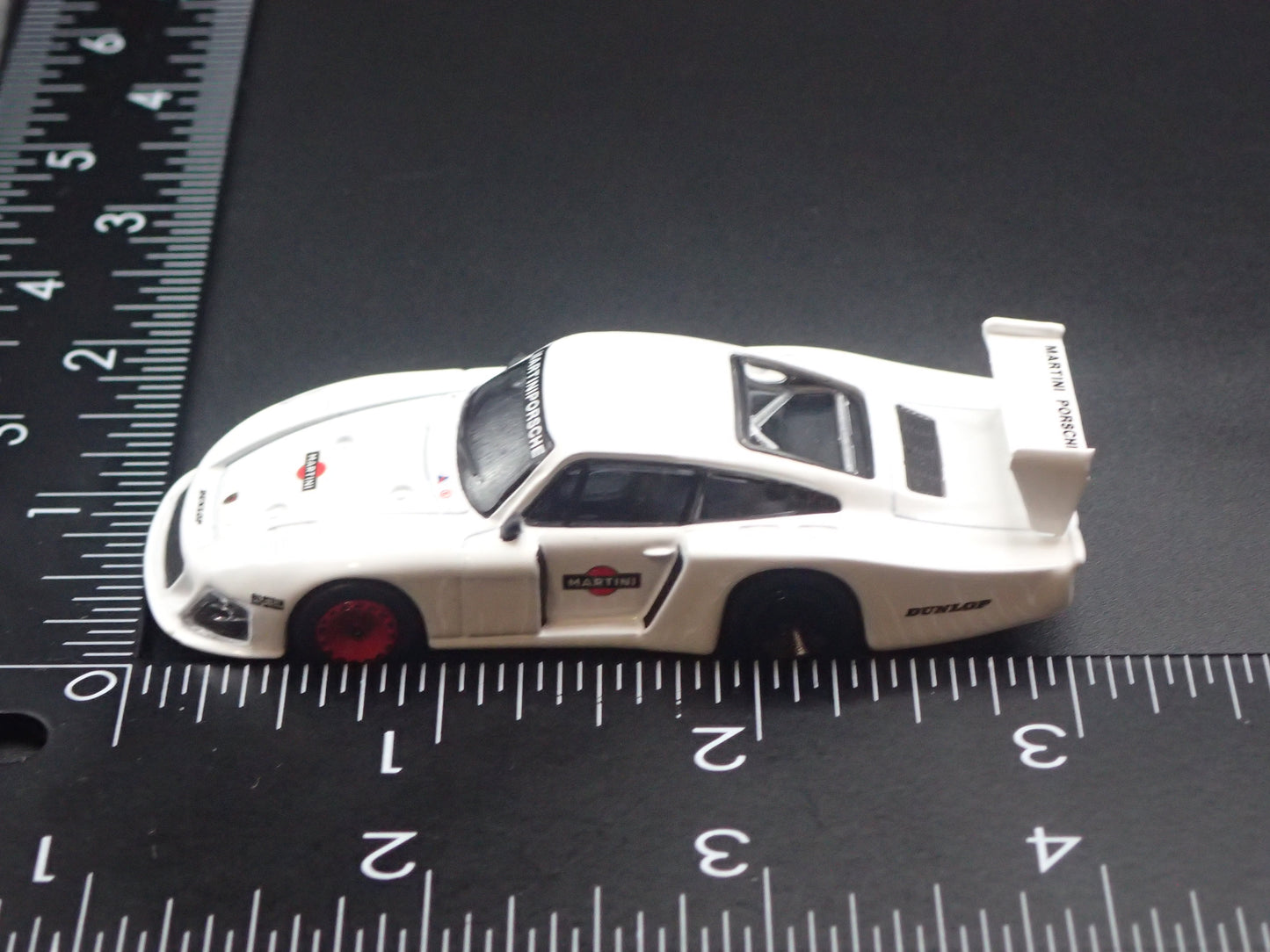 PORSCHE 935-78 RACING MOBY DICK MARTINI 1:64 SCALE DIORAMA DIECAST MODEL CAR