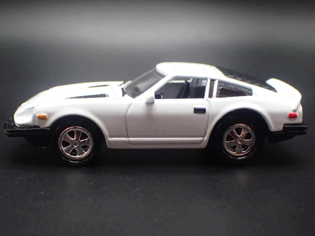 1981 81 DATSUN 280ZX TURBO WHITE 1:64 SCALE COLLECTIBLE DIORAMA DIECAST MODEL CAR